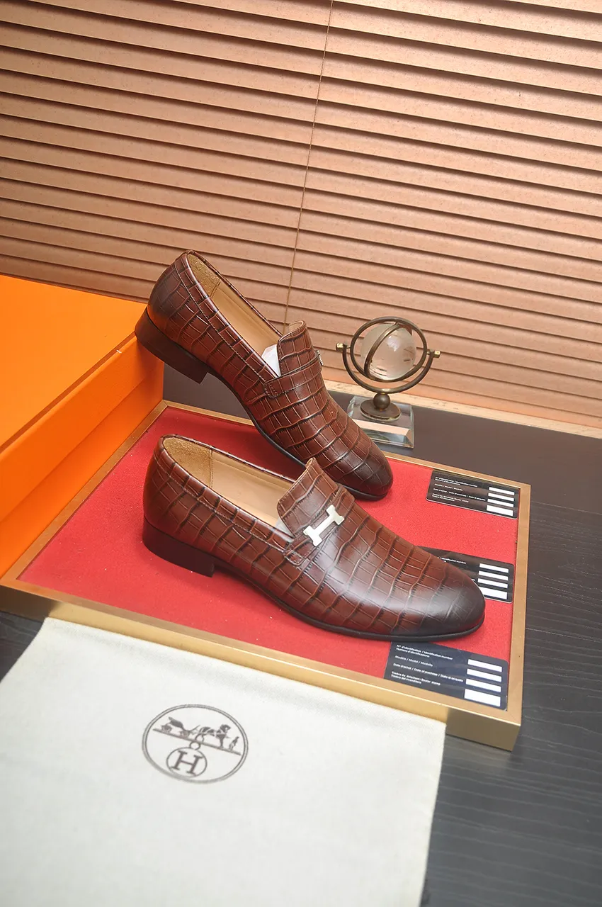 Men's shoes💰540💶[HERMES] (cowhide lining)🍀Italian top luxury🍀He does not pursue novel styles and gorgeous colors, but attracts the favor of successful men with his flawless, elegant and classic style. Formal leather shoes This very comfortable, simple and stable style allows you to easily match any style! The pattern is absolutely 1:1 refined from the original case, and we strive for excellence in materials, imported cowhide + cowhide lining💪💪💪extraordinary texture👍! .Code number: 39-45 (45 customized)